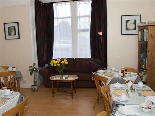 Harlequin Guest House With Parking Weymouth Exterior foto