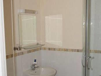 Harlequin Guest House With Parking Weymouth Exterior foto